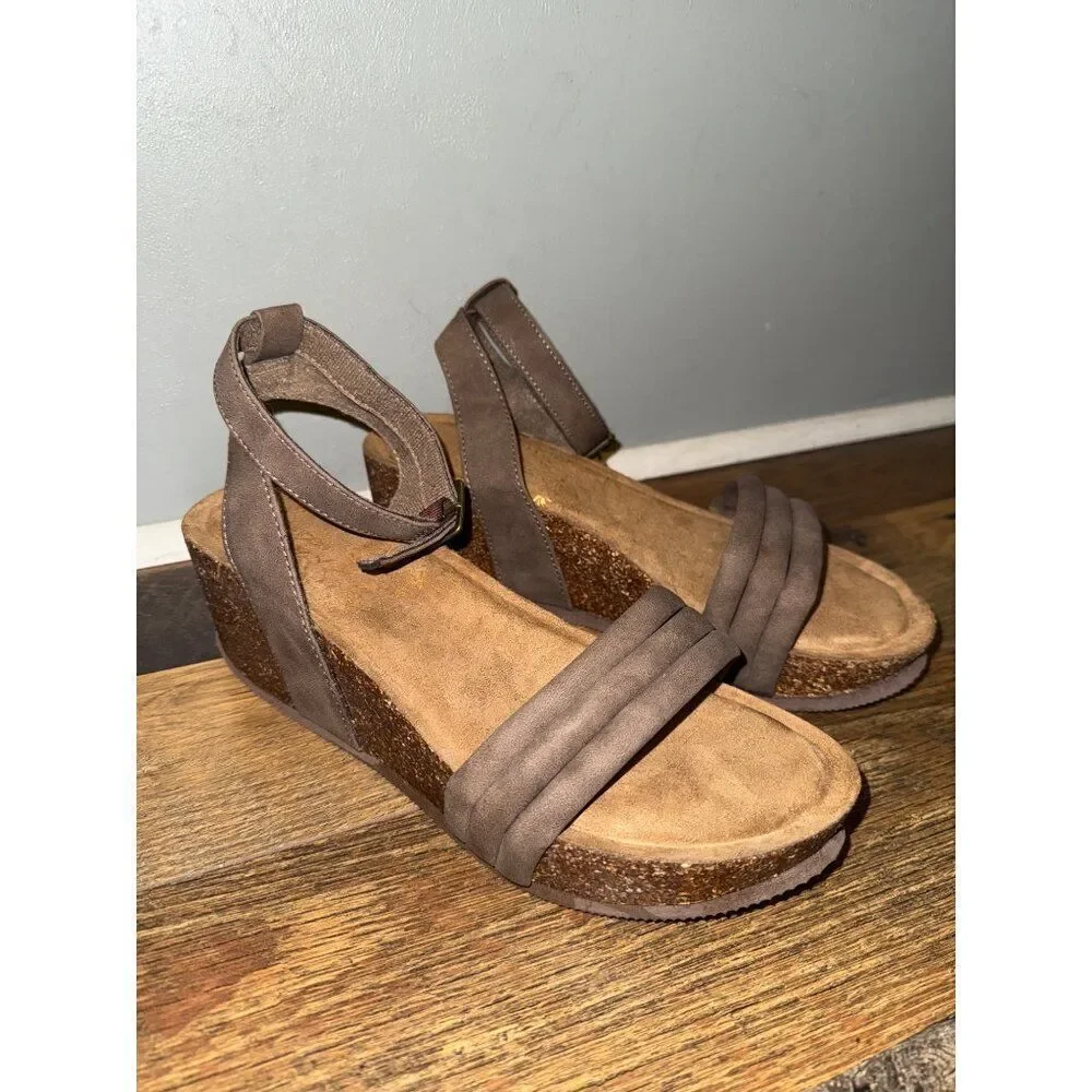 Maurice’s‎ Cami Comfort Wedge Heel Size 10